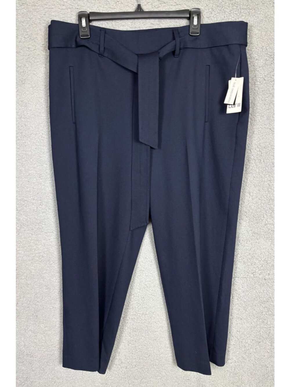 Bar III Women's Compression Tie Front Capris Pants, Navy Blue Size XL NWT's.